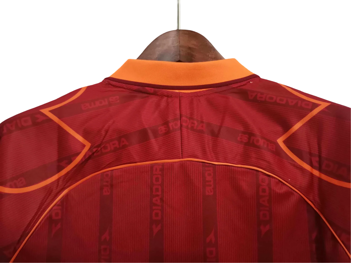https://cdn.shopify.com/s/files/1/0826/7228/8075/files/19992000-as-roma-ina-assitalia-diadora-home-retro-kit-classickits433-756253.webp?v=1741199015