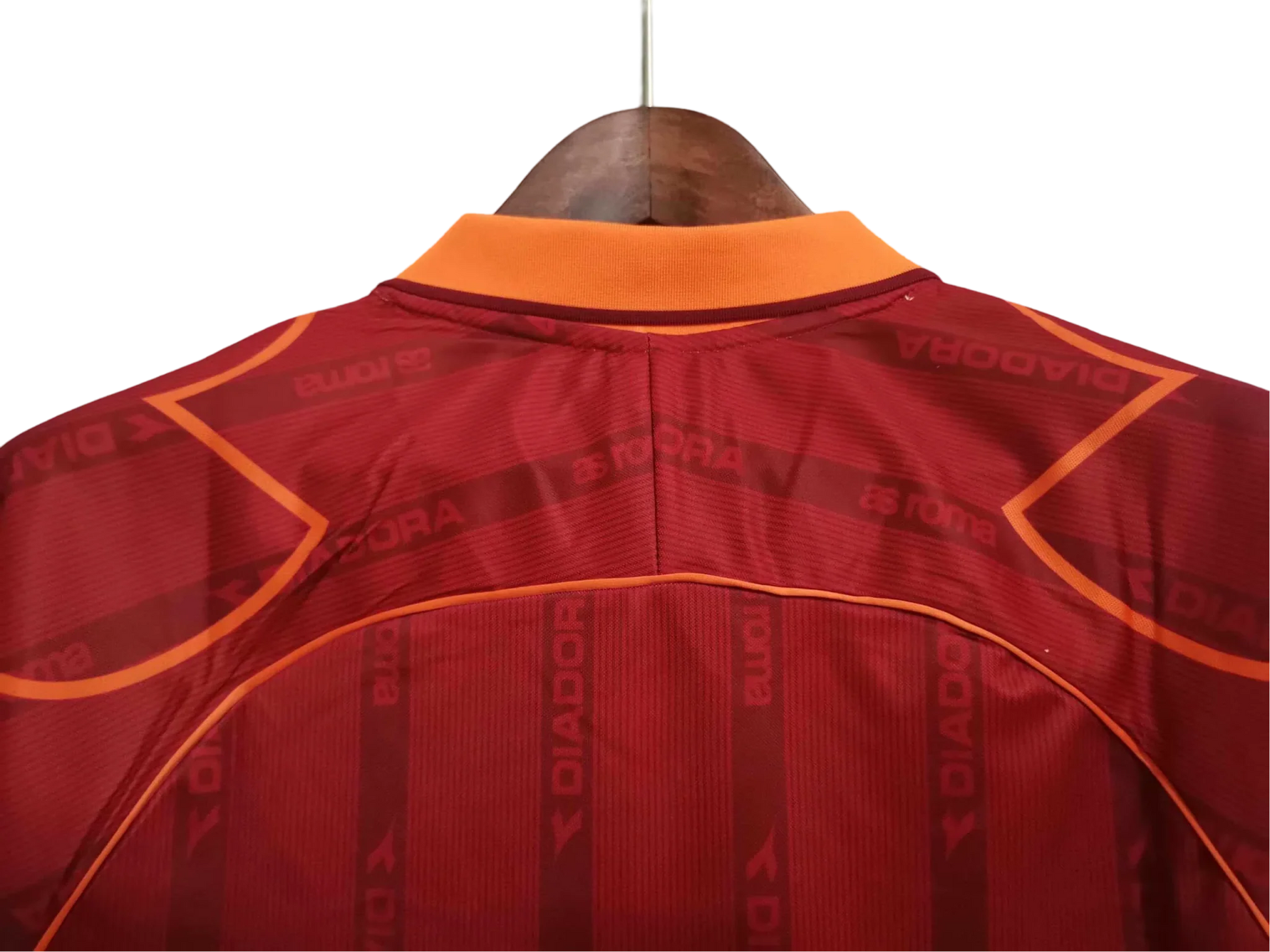 https://cdn.shopify.com/s/files/1/0826/7228/8075/files/19992000-as-roma-ina-assitalia-diadora-home-retro-kit-classickits433-756253.webp?v=1741199015