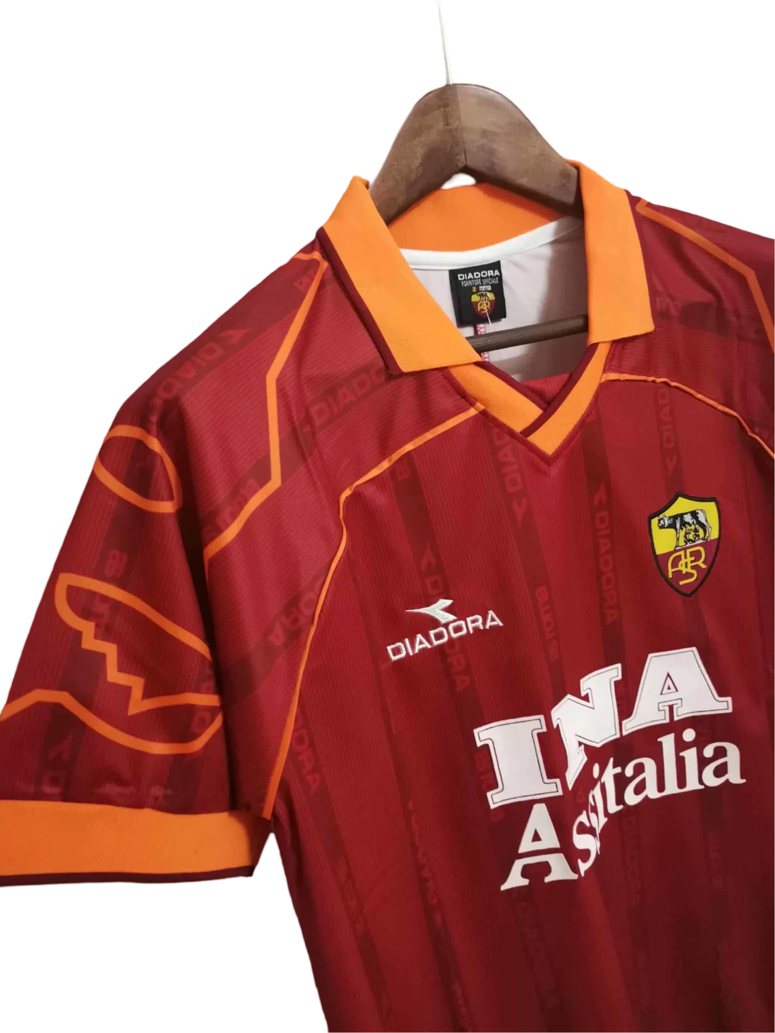 https://cdn.shopify.com/s/files/1/0826/7228/8075/files/19992000-as-roma-ina-assitalia-diadora-home-retro-kit-classickits433-814749.webp?v=1741199014