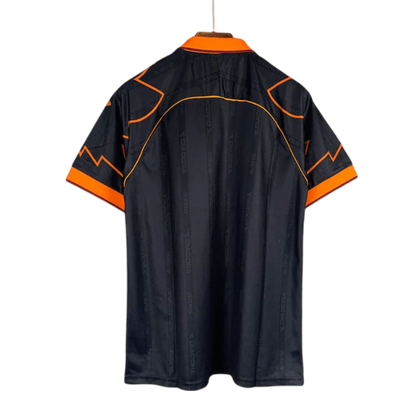 https://cdn.shopify.com/s/files/1/0826/7228/8075/files/19992000-as-roma-ina-assitalia-diadora-third-retro-kit-classickits433-796907.webp?v=1741199023