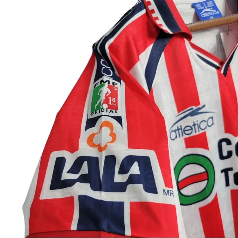 https://cdn.shopify.com/s/files/1/0826/7228/8075/files/19992000-chivas-guadalajara-cemento-tolteca-home-retro-jersey-559894.webp?v=1741197180