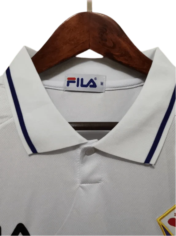 https://cdn.shopify.com/s/files/1/0826/7228/8075/files/19992000-fiorentina-florence-toyota-fila-away-retro-kit-classickits433-299106.webp?v=1741199013