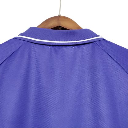 https://cdn.shopify.com/s/files/1/0826/7228/8075/files/19992000-fiorentina-florence-toyota-fila-home-retro-kit-classickits433-351682.webp?v=1741199031