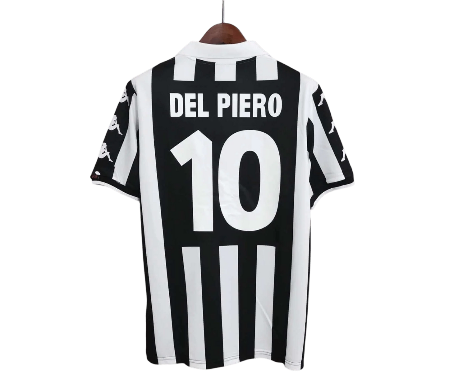https://cdn.shopify.com/s/files/1/0826/7228/8075/files/19992000-juventus-d-liberta-digitale-home-retro-kit-classickits433-644003.webp?v=1741198800