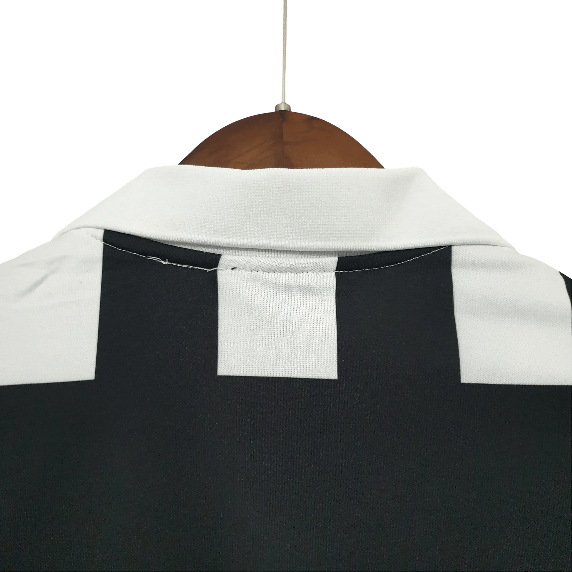 https://cdn.shopify.com/s/files/1/0826/7228/8075/files/19992000-juventus-d-liberta-digitale-home-retro-kit-classickits433-791321.webp?v=1741198798