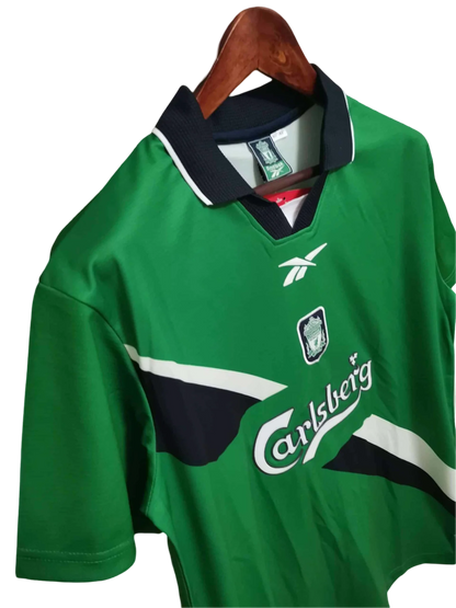https://cdn.shopify.com/s/files/1/0826/7228/8075/files/19992000-liverpool-carlsberg-green-away-retro-kit-classickits433-209190.webp?v=1741199199
