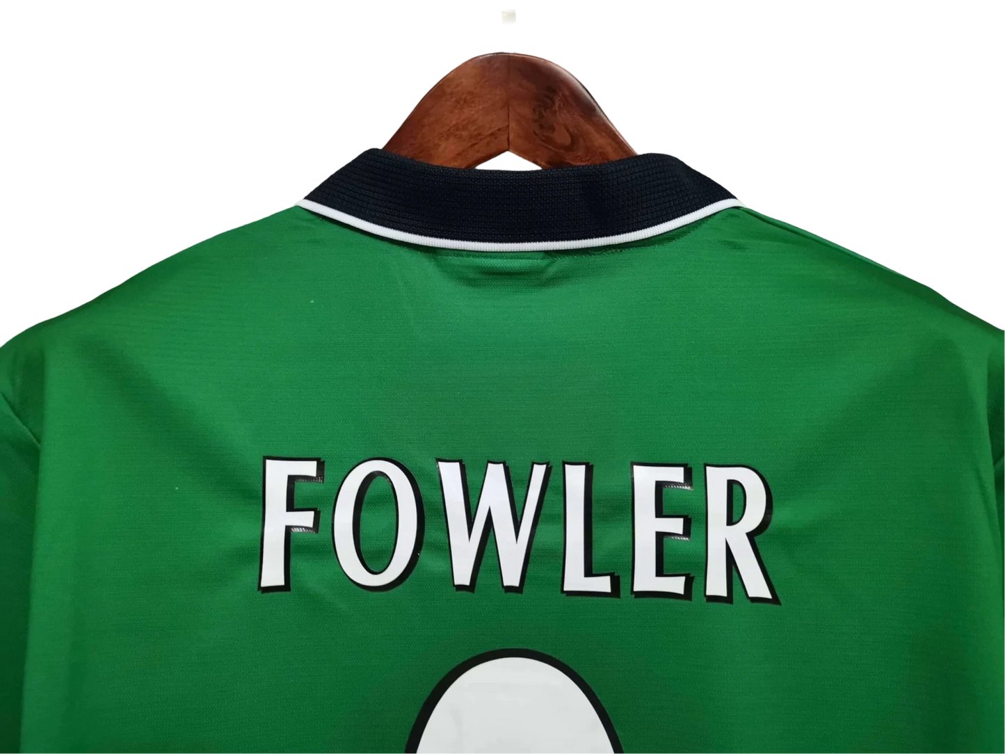 https://cdn.shopify.com/s/files/1/0826/7228/8075/files/19992000-liverpool-carlsberg-green-away-retro-kit-classickits433-274768.webp?v=1741199199