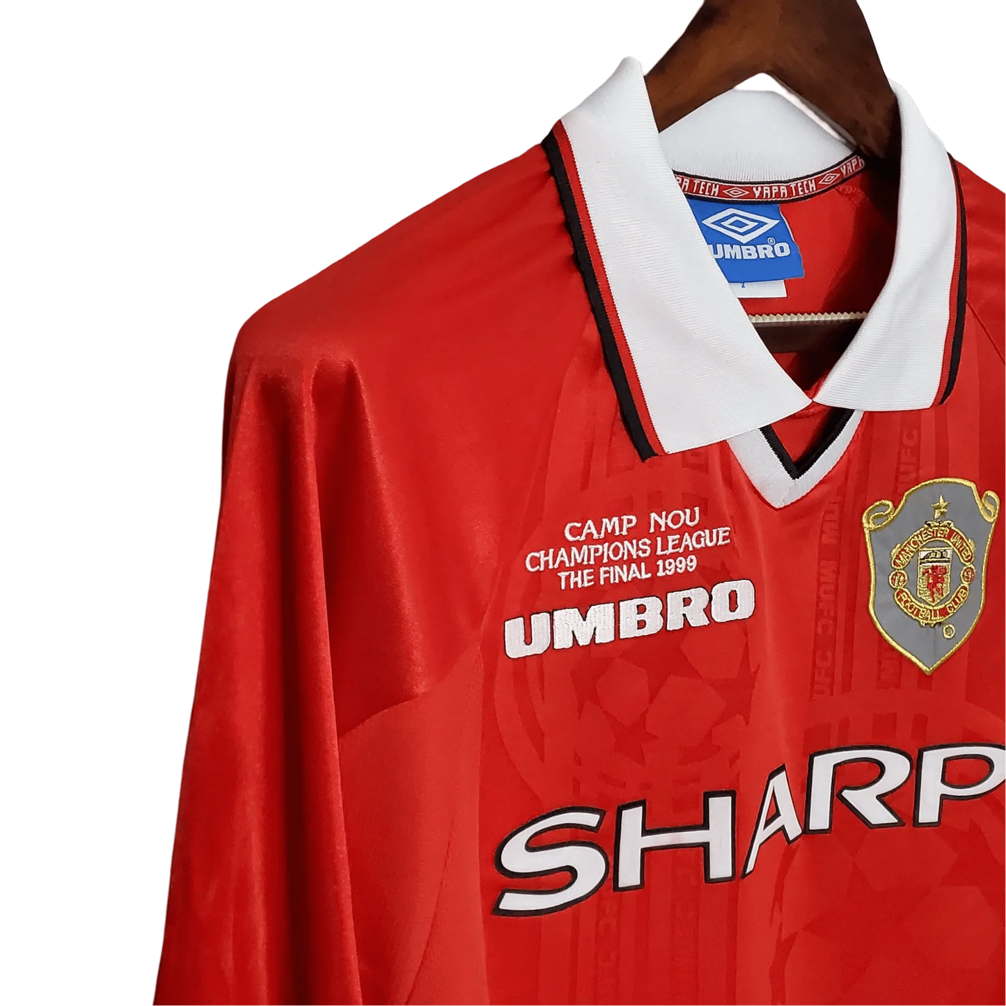 https://cdn.shopify.com/s/files/1/0826/7228/8075/files/19992000-manchester-united-sharp-international-retro-kit-long-sleeves-classickits433-104423.webp?v=1741197751
