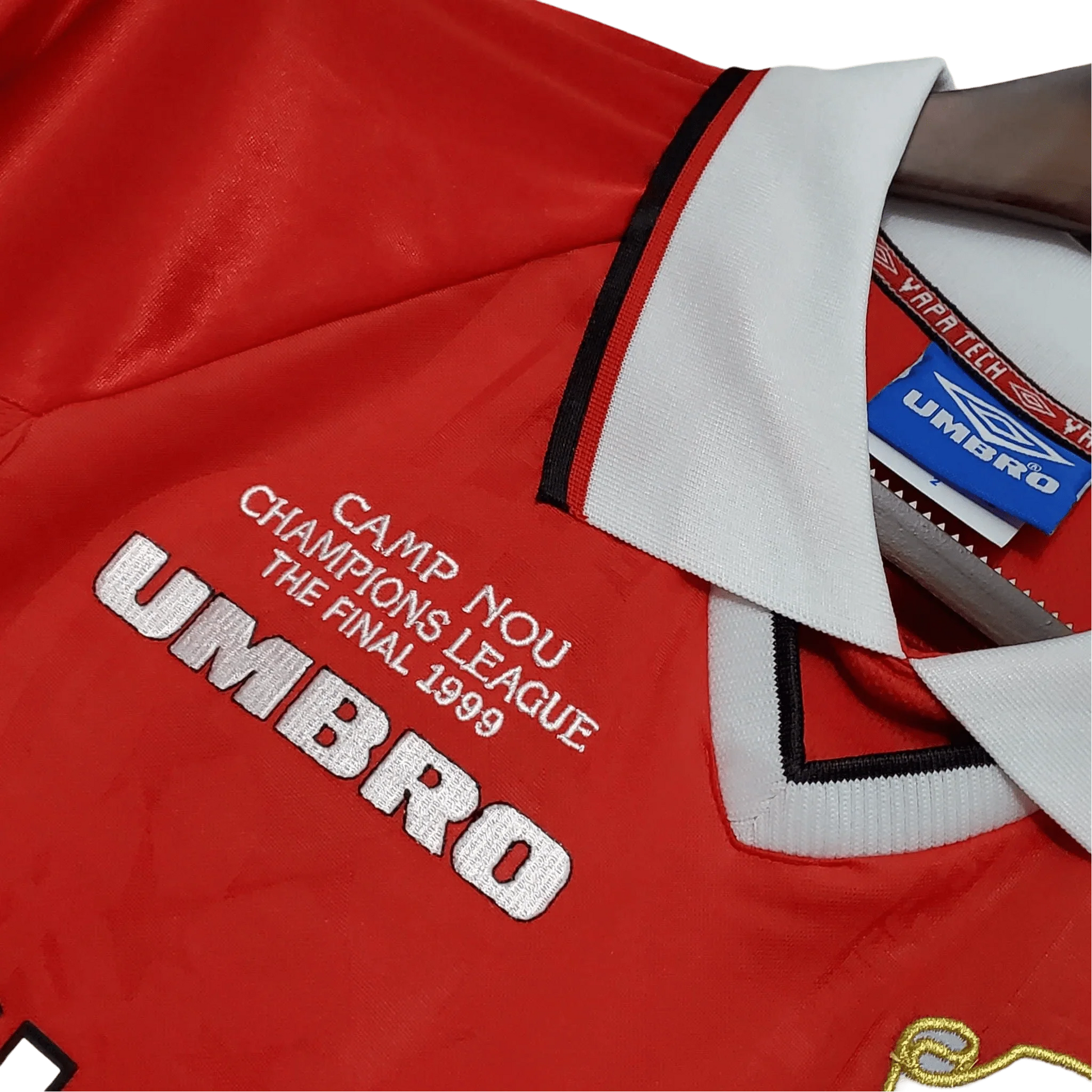 https://cdn.shopify.com/s/files/1/0826/7228/8075/files/19992000-manchester-united-sharp-international-retro-kit-long-sleeves-classickits433-563232.webp?v=1741197749