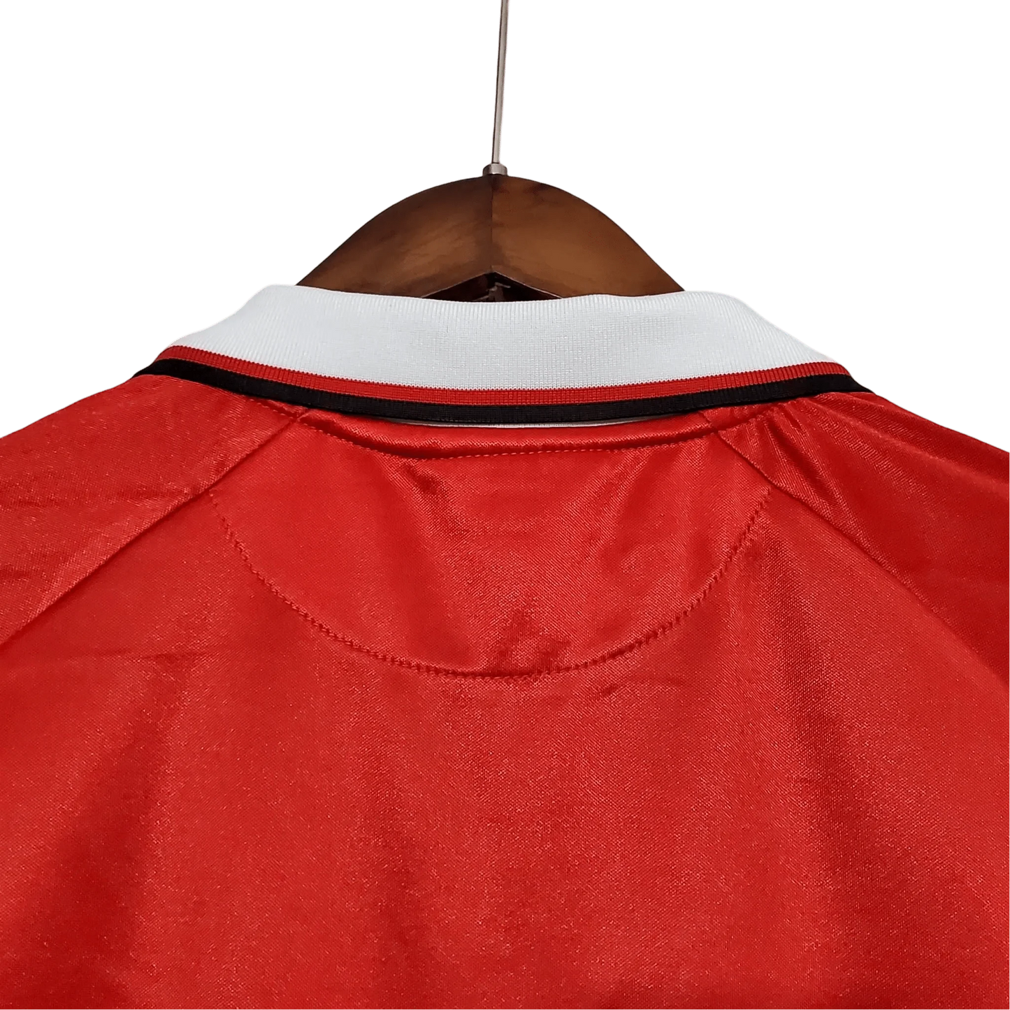 https://cdn.shopify.com/s/files/1/0826/7228/8075/files/19992000-manchester-united-sharp-international-retro-kit-long-sleeves-classickits433-641042.webp?v=1741197751