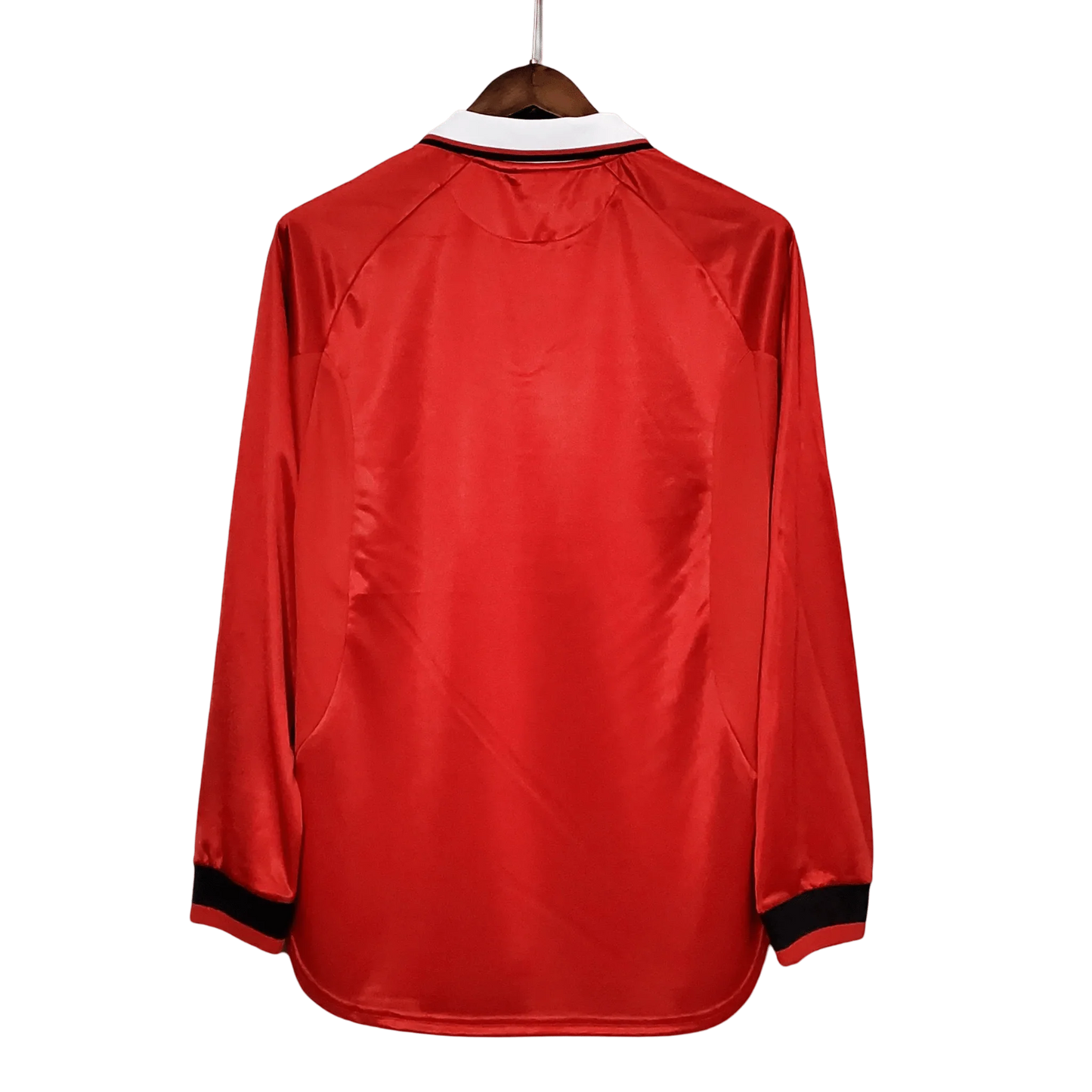 https://cdn.shopify.com/s/files/1/0826/7228/8075/files/19992000-manchester-united-sharp-international-retro-kit-long-sleeves-classickits433-712866.webp?v=1741197749