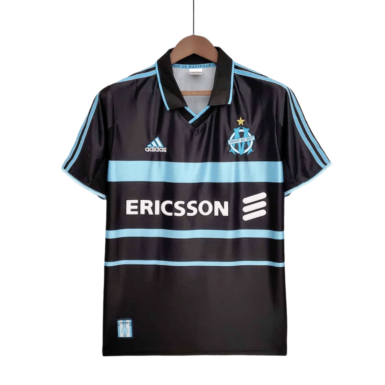 https://cdn.shopify.com/s/files/1/0826/7228/8075/files/19992000-olympique-de-marseille-ericsson-home-retro-kit-classickits433-900795.webp?v=1741199400