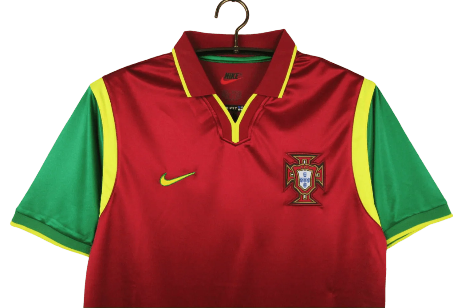 https://cdn.shopify.com/s/files/1/0826/7228/8075/files/19992000-portugal-home-retro-jersey-186947.webp?v=1741198524