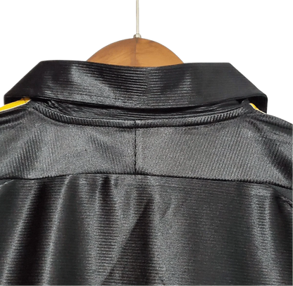 https://cdn.shopify.com/s/files/1/0826/7228/8075/files/19992000-real-madrid-teka-black-away-retro-kit-classickits433-281143.webp?v=1741199019