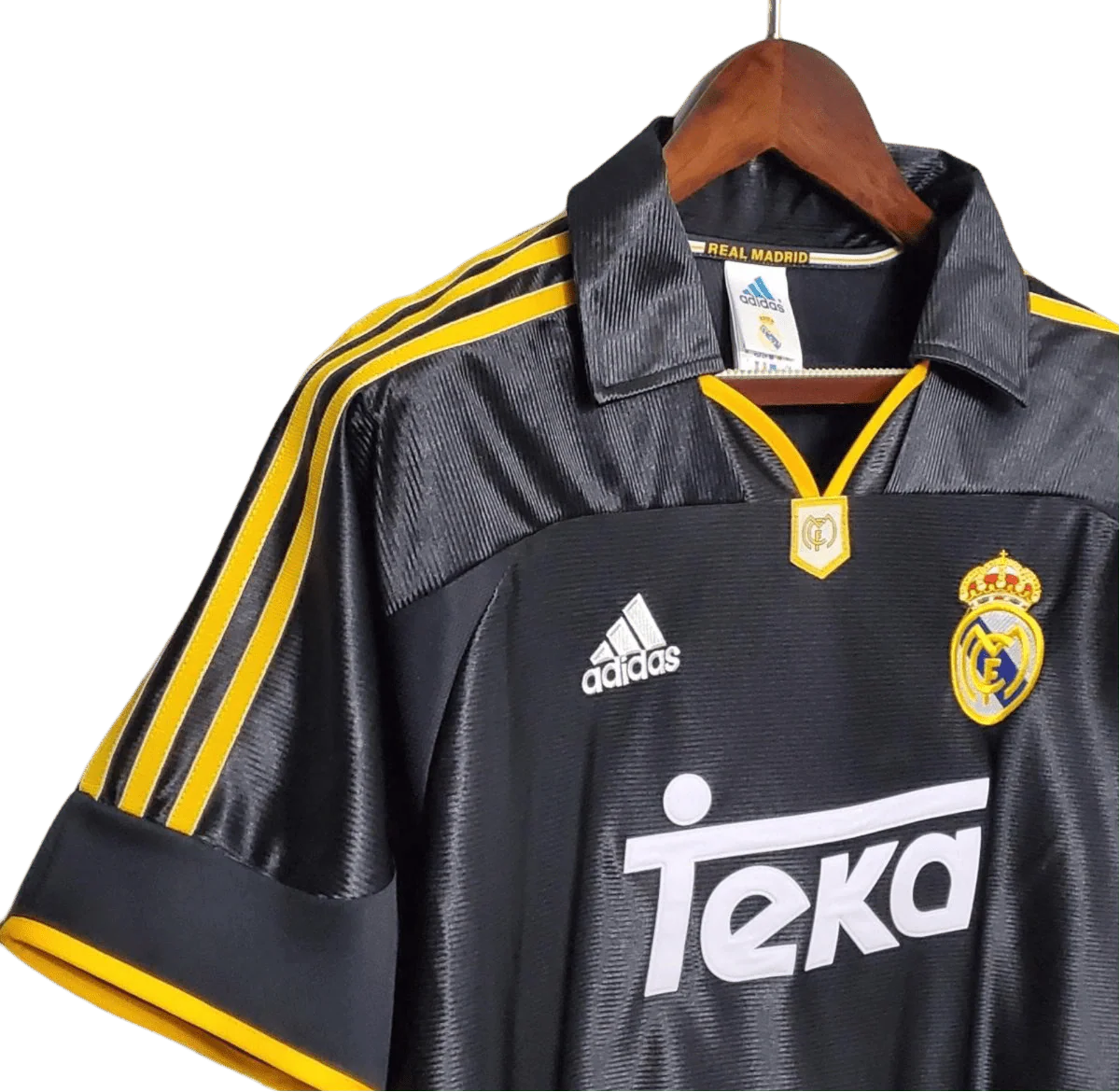 https://cdn.shopify.com/s/files/1/0826/7228/8075/files/19992000-real-madrid-teka-black-away-retro-kit-classickits433-464064.webp?v=1741199019