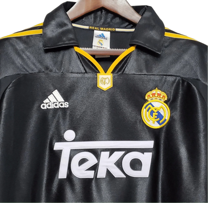 https://cdn.shopify.com/s/files/1/0826/7228/8075/files/19992000-real-madrid-teka-black-away-retro-kit-classickits433-902729.webp?v=1741199018