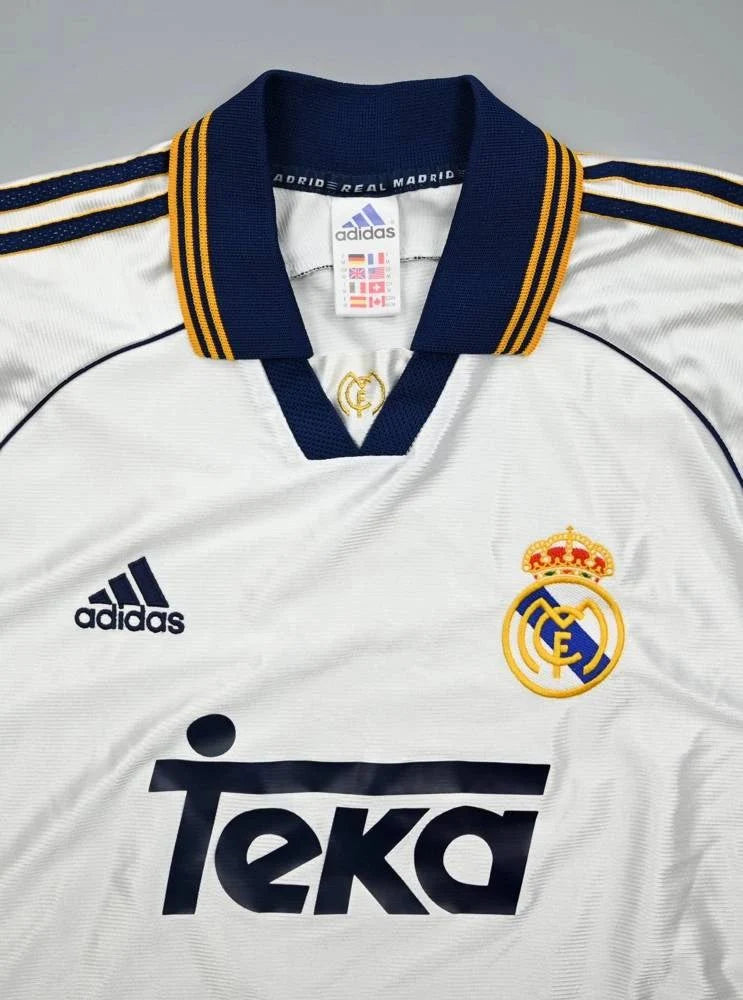https://cdn.shopify.com/s/files/1/0826/7228/8075/files/19992000-real-madrid-teka-white-home-retro-kit-classickits433-849097.webp?v=1741199039