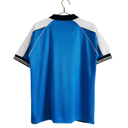 https://cdn.shopify.com/s/files/1/0826/7228/8075/files/19992001-manchester-city-eidos-home-retro-kit-classickits433-103291.webp?v=1741199200