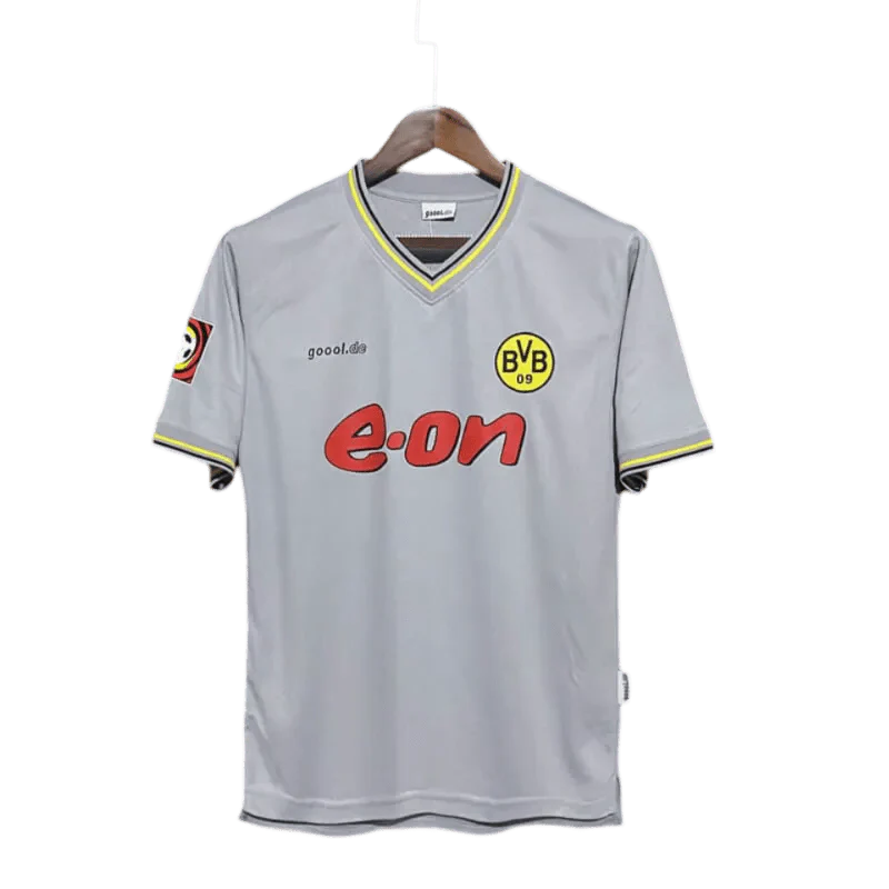 https://cdn.shopify.com/s/files/1/0826/7228/8075/files/2000-borussia-dortmund-eon-away-retro-kit-classickits433-734581.webp?v=1741197747