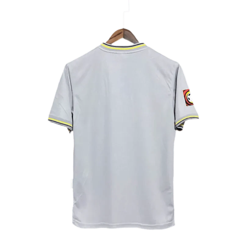 https://cdn.shopify.com/s/files/1/0826/7228/8075/files/2000-borussia-dortmund-eon-away-retro-kit-classickits433-976256.webp?v=1741197746