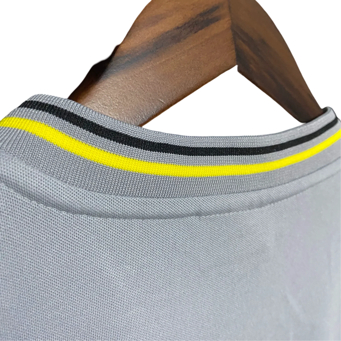 https://cdn.shopify.com/s/files/1/0826/7228/8075/files/2000-borussia-dortmund-eon-away-retro-kit-classickits433-985921.webp?v=1741197748