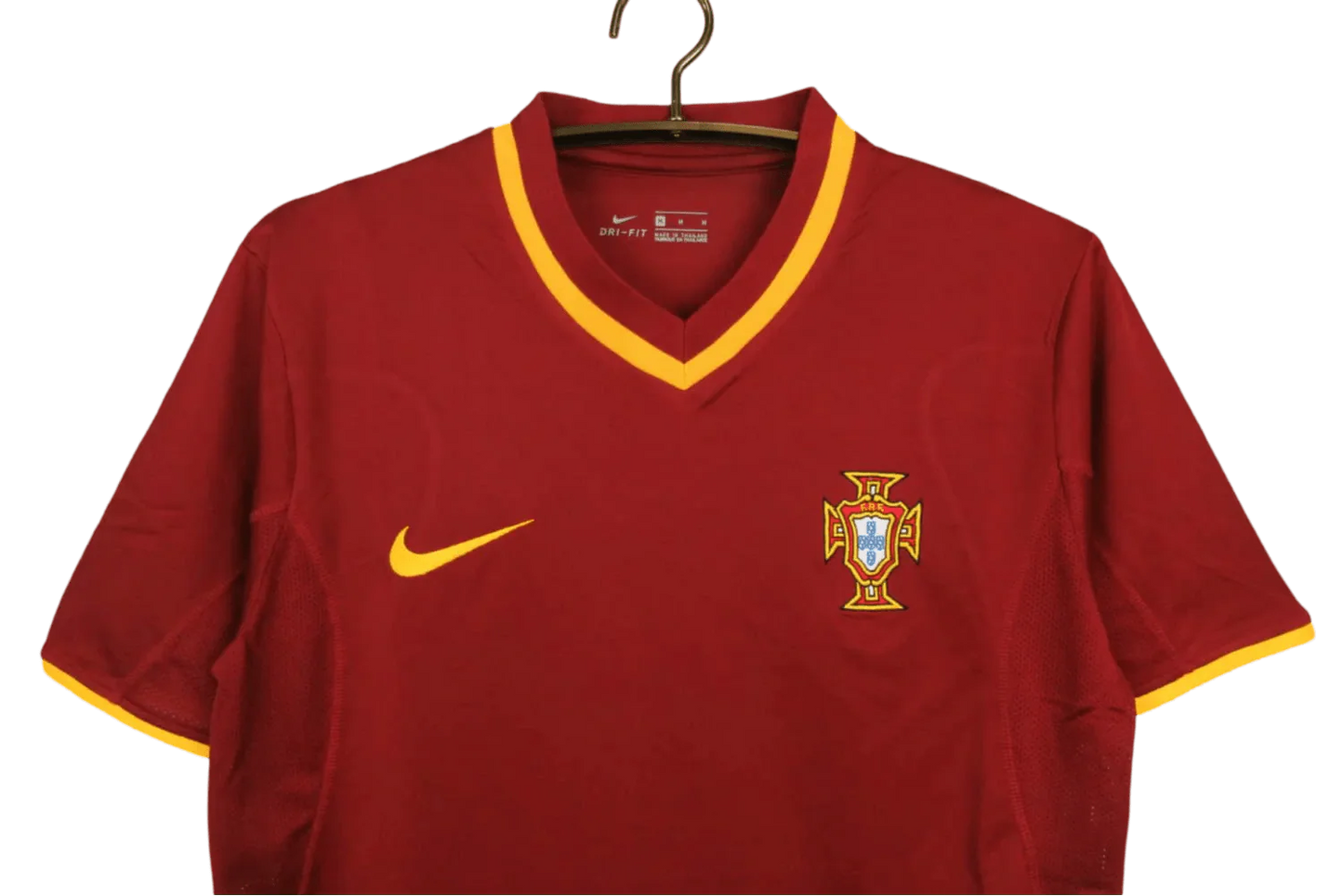 https://cdn.shopify.com/s/files/1/0826/7228/8075/files/2000-portugal-home-retro-kit-232522.webp?v=1741197031