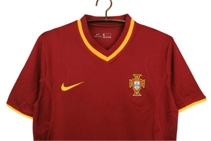 https://cdn.shopify.com/s/files/1/0826/7228/8075/files/2000-portugal-home-retro-kit-232522.webp?v=1741197031