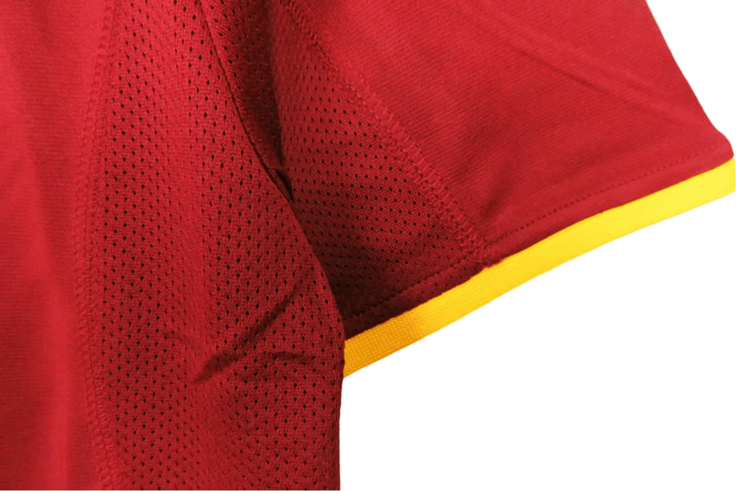https://cdn.shopify.com/s/files/1/0826/7228/8075/files/2000-portugal-home-retro-kit-495247.webp?v=1741197036