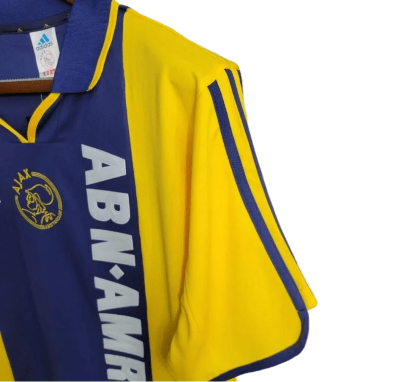 https://cdn.shopify.com/s/files/1/0826/7228/8075/files/20002001-ajax-abn-amro-away-retro-kit-classickits433-137131.webp?v=1741199336