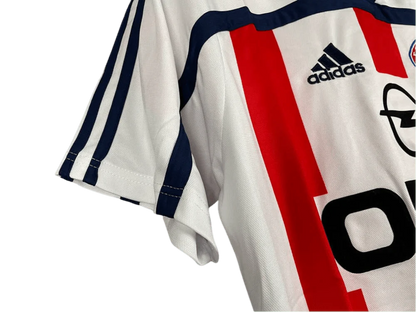 https://cdn.shopify.com/s/files/1/0826/7228/8075/files/20002001-bayern-munich-opel-away-white-retro-kit-classickits433-123259.webp?v=1741199350