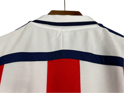 https://cdn.shopify.com/s/files/1/0826/7228/8075/files/20002001-bayern-munich-opel-away-white-retro-kit-classickits433-502566.webp?v=1741199349