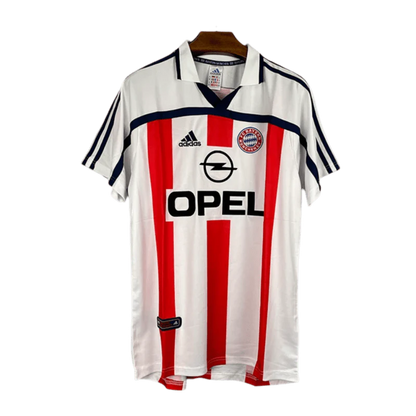 https://cdn.shopify.com/s/files/1/0826/7228/8075/files/20002001-bayern-munich-opel-away-white-retro-kit-classickits433-710558.webp?v=1741199348