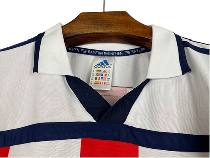 https://cdn.shopify.com/s/files/1/0826/7228/8075/files/20002001-bayern-munich-opel-away-white-retro-kit-classickits433-728293.webp?v=1741199347