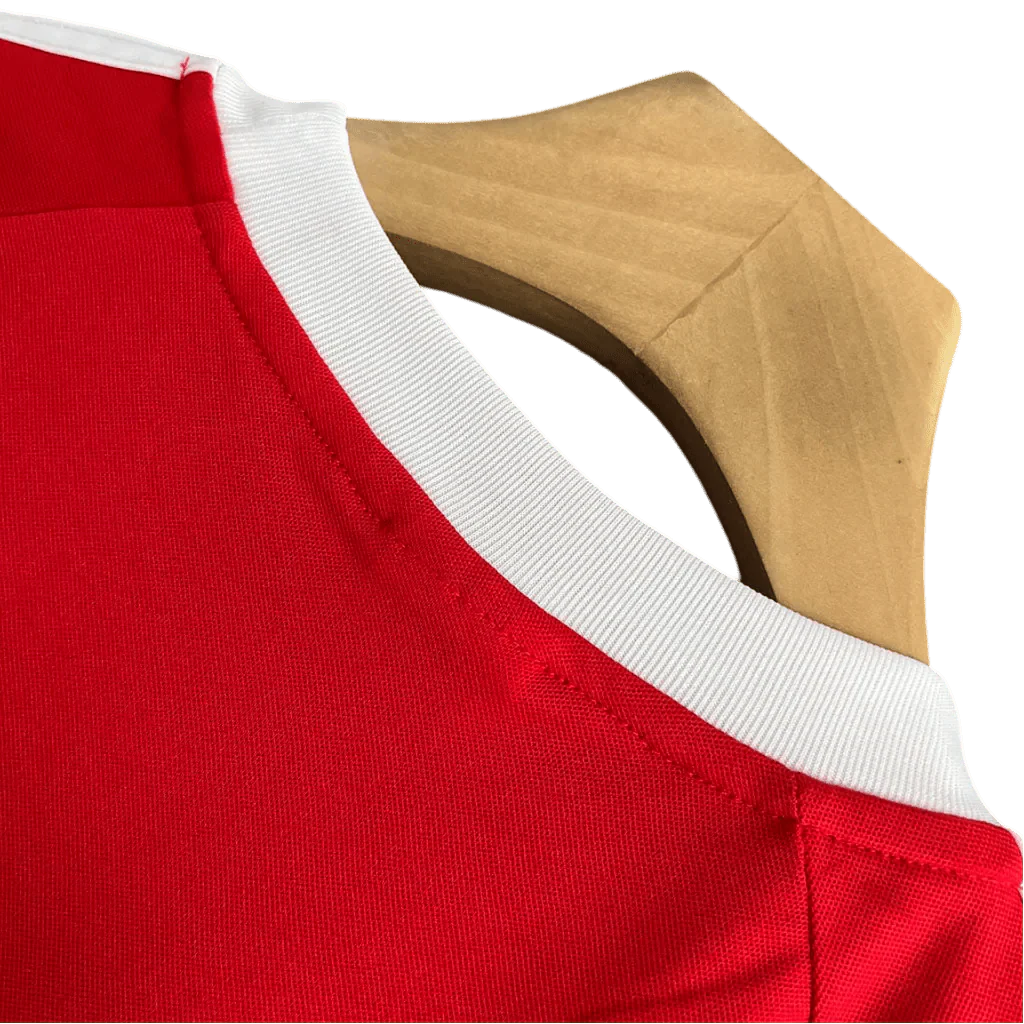 https://cdn.shopify.com/s/files/1/0826/7228/8075/files/20002001-bayern-munich-opel-home-retro-kit-classickits433-709556.webp?v=1741197754
