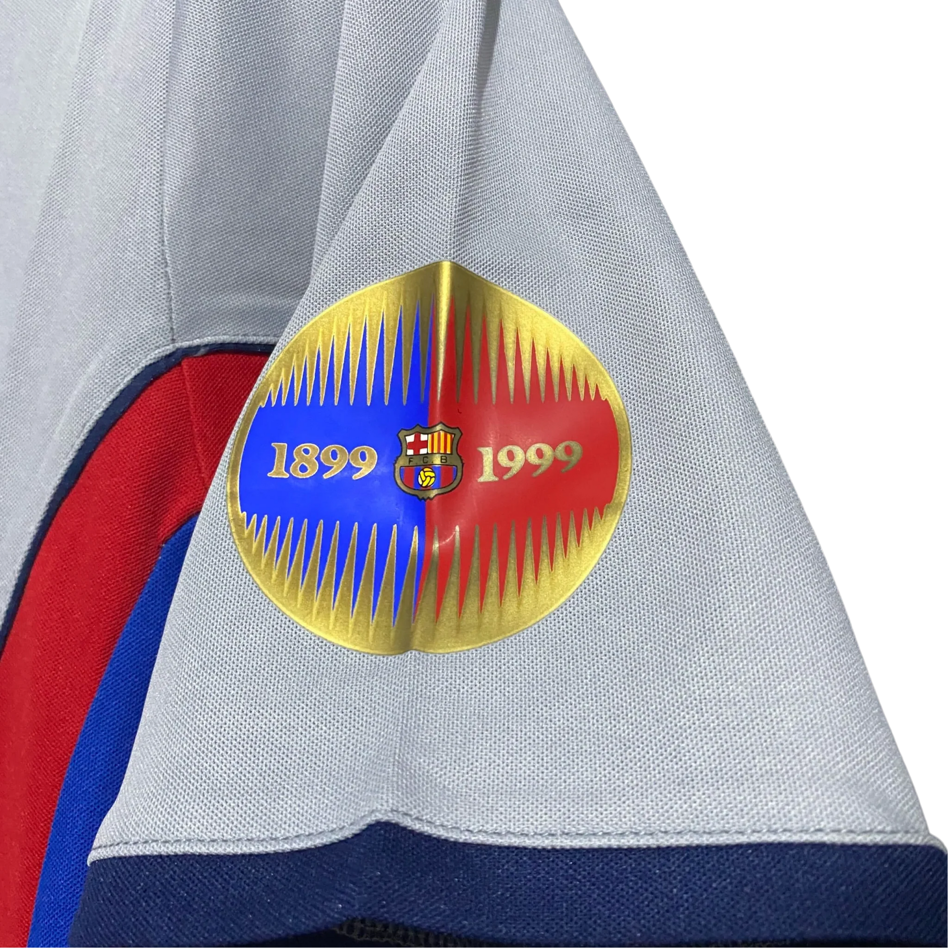 https://cdn.shopify.com/s/files/1/0826/7228/8075/files/20002001-fc-barcelona-away-retro-kit-classickits433-269633.webp?v=1741197544