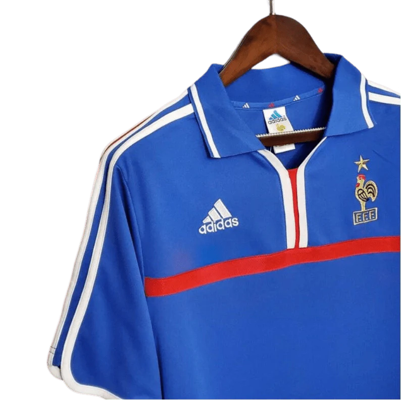 https://cdn.shopify.com/s/files/1/0826/7228/8075/files/20002001-france-home-retro-jersey-177363.webp?v=1741198520