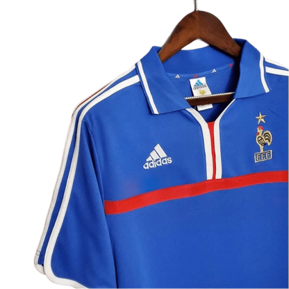 https://cdn.shopify.com/s/files/1/0826/7228/8075/files/20002001-france-home-retro-jersey-177363.webp?v=1741198520