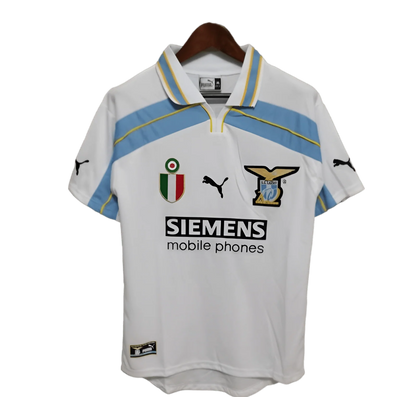 https://cdn.shopify.com/s/files/1/0826/7228/8075/files/20002001-lazio-siemens-away-retro-kit-classickits433-571829.webp?v=1741199046