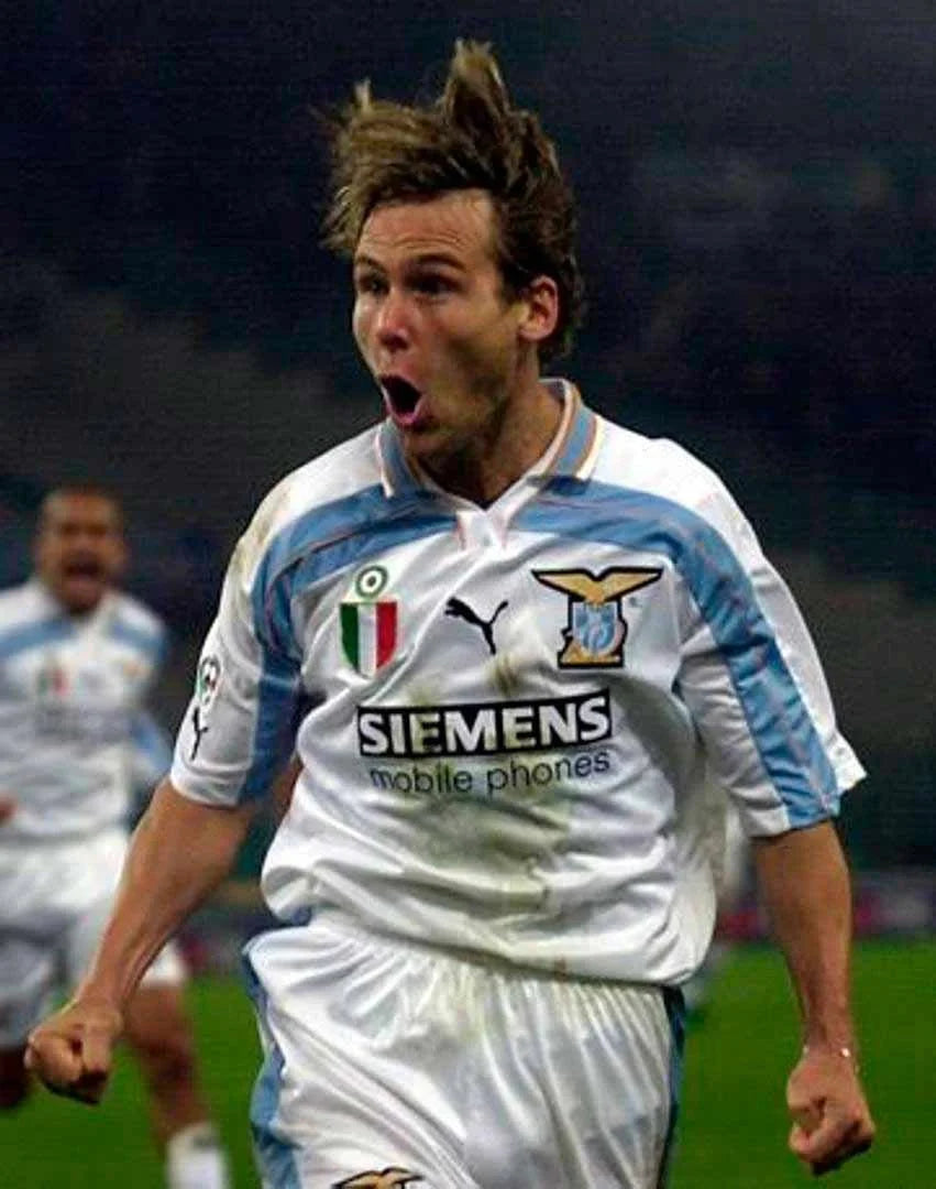 https://cdn.shopify.com/s/files/1/0826/7228/8075/files/20002001-lazio-siemens-away-retro-kit-classickits433-770170.webp?v=1741199045