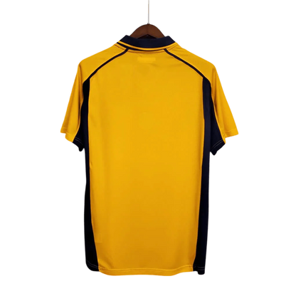 https://cdn.shopify.com/s/files/1/0826/7228/8075/files/20002001-liverpool-carlsberg-yellow-away-retro-kit-classickits433-396633.webp?v=1741199192