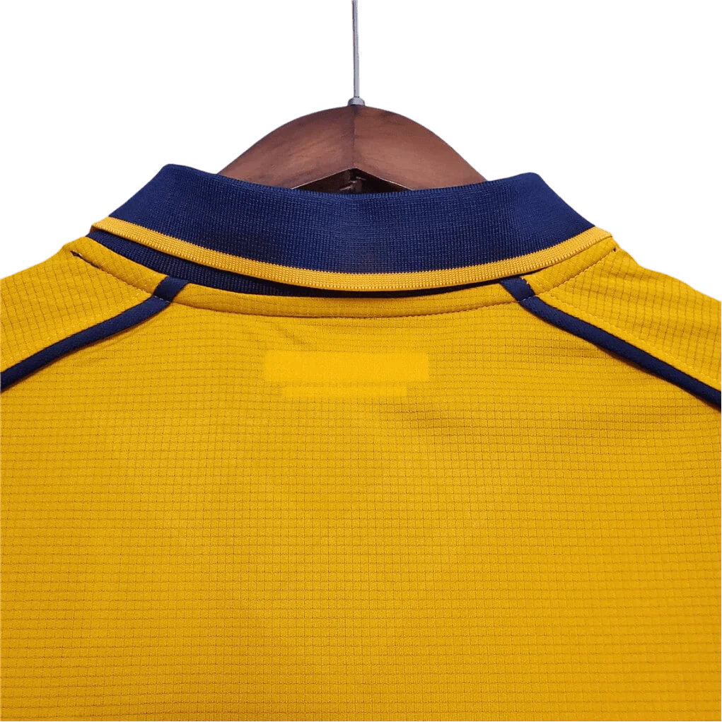 https://cdn.shopify.com/s/files/1/0826/7228/8075/files/20002001-liverpool-carlsberg-yellow-away-retro-kit-classickits433-494569.webp?v=1741199191