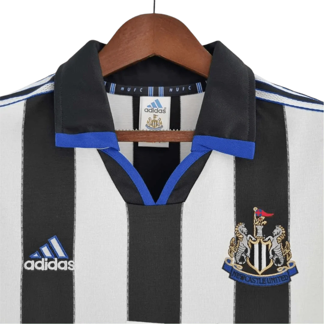 https://cdn.shopify.com/s/files/1/0826/7228/8075/files/20002001-newcastle-utd-ntl-home-retro-kit-classickits433-241201.webp?v=1741197846