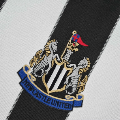 https://cdn.shopify.com/s/files/1/0826/7228/8075/files/20002001-newcastle-utd-ntl-home-retro-kit-classickits433-393788.webp?v=1741197848