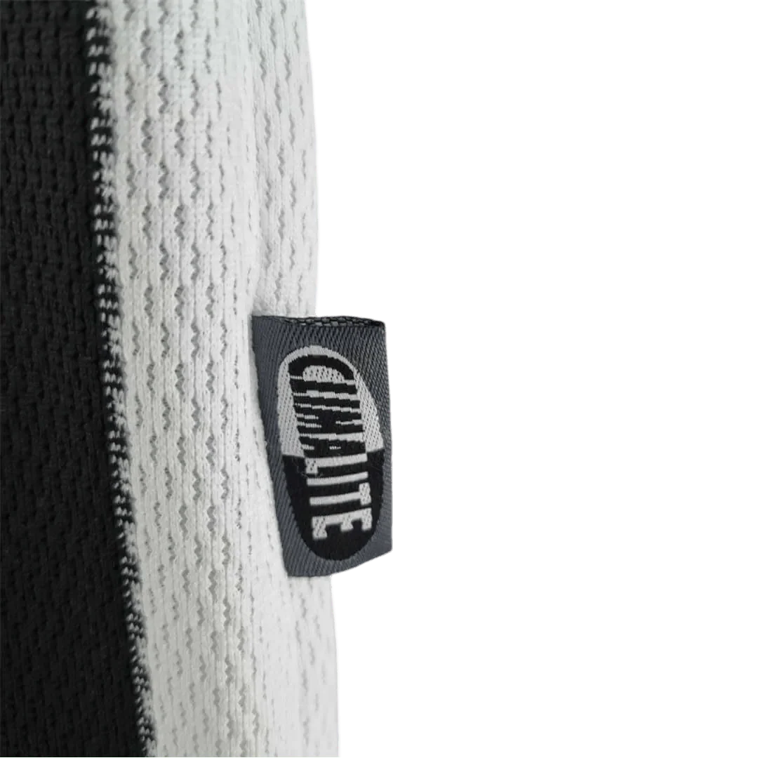 https://cdn.shopify.com/s/files/1/0826/7228/8075/files/20002001-newcastle-utd-ntl-home-retro-kit-classickits433-504559.webp?v=1741197849