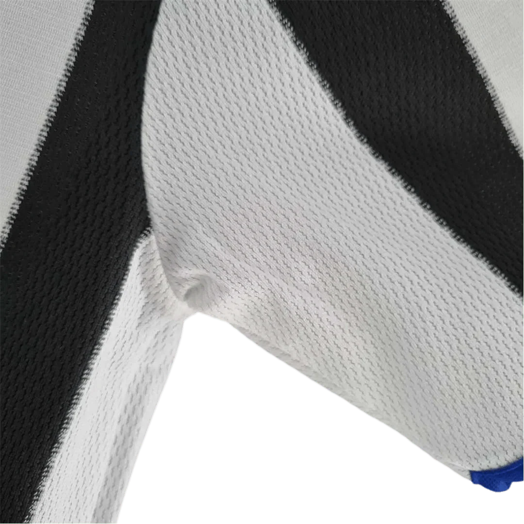 https://cdn.shopify.com/s/files/1/0826/7228/8075/files/20002001-newcastle-utd-ntl-home-retro-kit-classickits433-761622.webp?v=1741197849