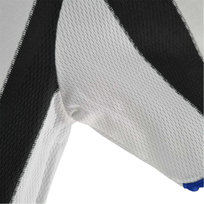 https://cdn.shopify.com/s/files/1/0826/7228/8075/files/20002001-newcastle-utd-ntl-home-retro-kit-classickits433-761622.webp?v=1741197849