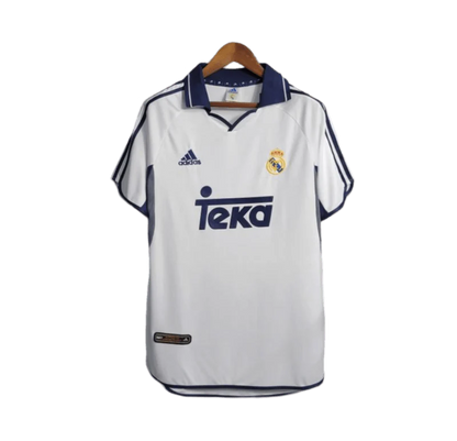 https://cdn.shopify.com/s/files/1/0826/7228/8075/files/20002001-real-madrid-teka-white-home-retro-kit-classickits433-538901.webp?v=1741199026