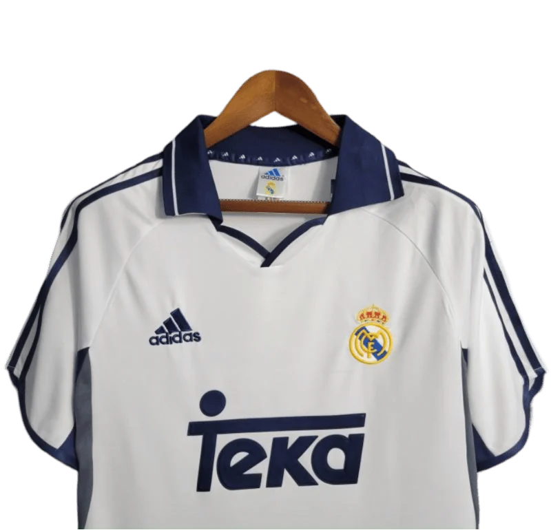 https://cdn.shopify.com/s/files/1/0826/7228/8075/files/20002001-real-madrid-teka-white-home-retro-kit-classickits433-639598.webp?v=1741199025