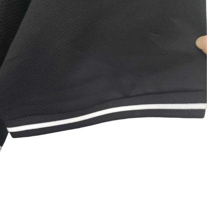 https://cdn.shopify.com/s/files/1/0826/7228/8075/files/20002002-manchester-united-vodafone-goalkeeper-retro-kit-classickits433-196093.webp?v=1741197624