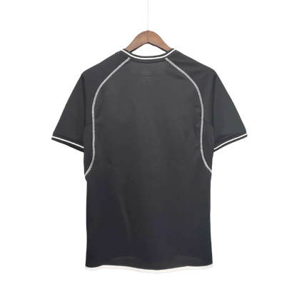 https://cdn.shopify.com/s/files/1/0826/7228/8075/files/20002002-manchester-united-vodafone-goalkeeper-retro-kit-classickits433-487417.webp?v=1741197620